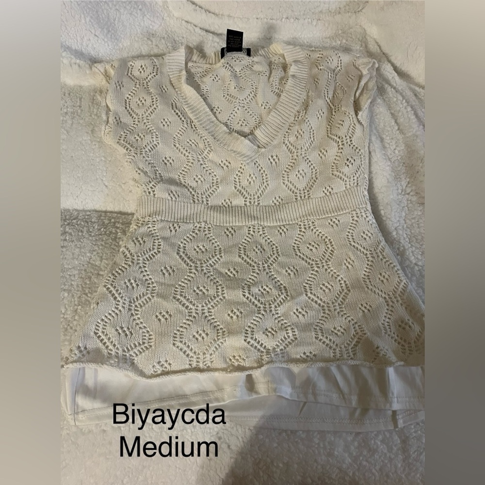 Chic Cream Knit V-Neck Top